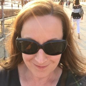 Meet your Posher, Lorie